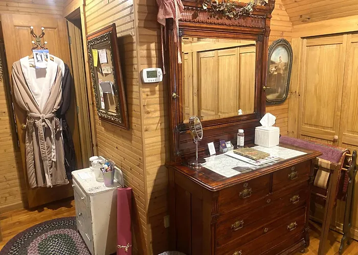 The Queen, A Victorian Bed & Breakfast