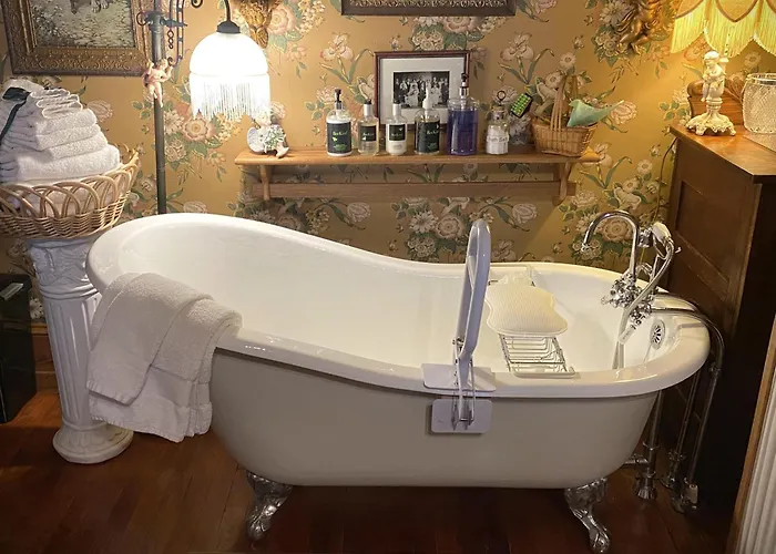 The Queen, A Victorian Bed & Breakfast